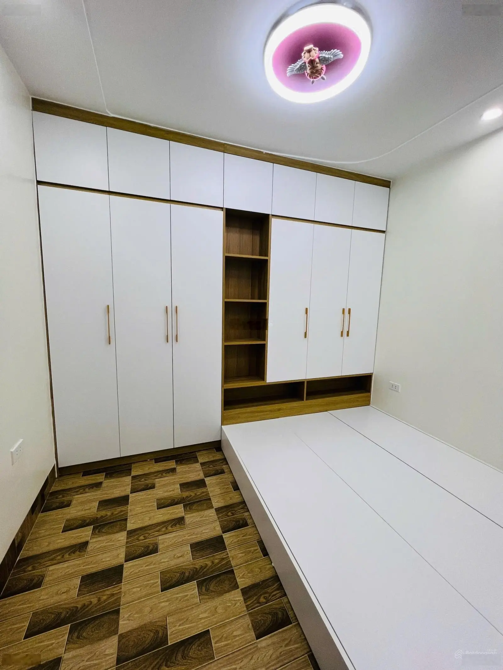 Bán nhà 3 tầng xây mới tinh phố Nguyễn Công Trứ - Hàng Kênh