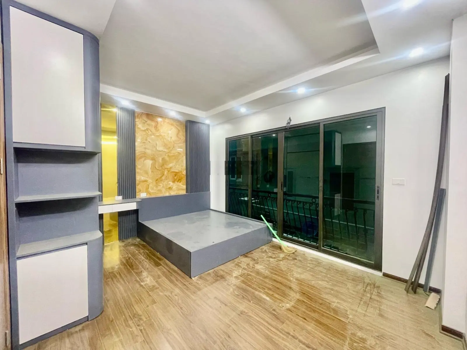 Bán siêu phẩm nhà phố sát mặt đường Phạm Văn Đồng - 6 tầng thang máy - MT 5,8m - chỉ 8,x tỷ.