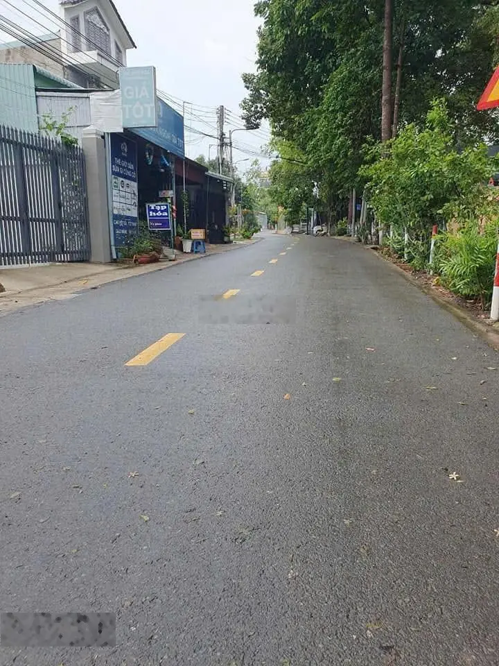 Chính chủ gửi bán nhờ lô đất 120m2. MTĐ Phạm Ngọc Thảo gần THPT Lạc Long Quân, Bến Tre. Giá 700tr