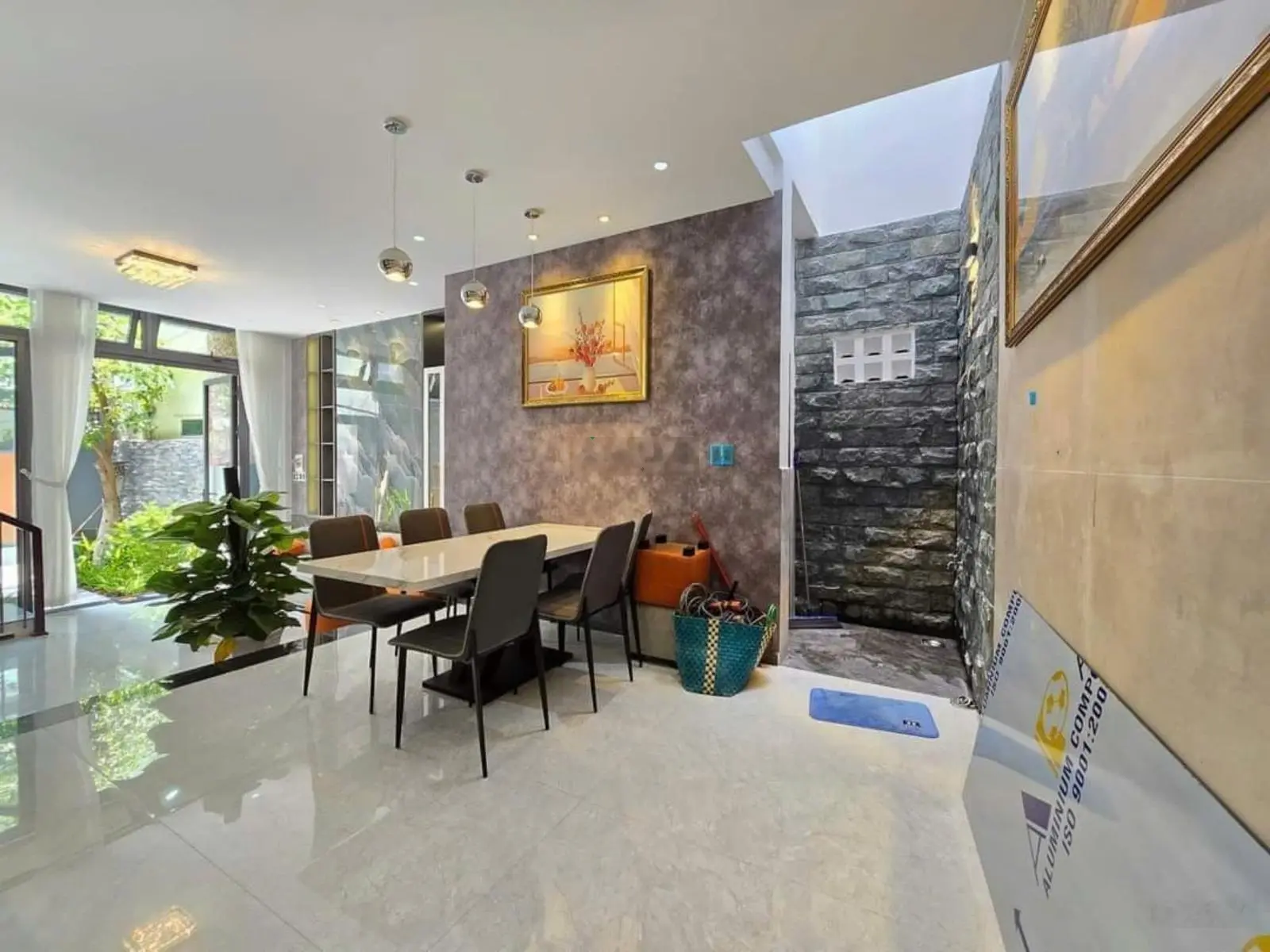 Bán gấp nhà Phạm Thế Hiển, P. 4, Q. 8 diện tích lớn 85m2. Đang cho thuê 28 triệu. Sổ hồng riêng