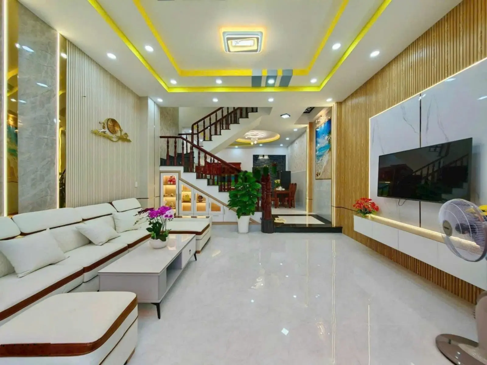 Siêu phẩm nhà đẹp cần ra gấp để chủ đi nước ngoài ngay hẻm đường Đoàn Nguyễn Tuấn, 70m2, sổ riêng