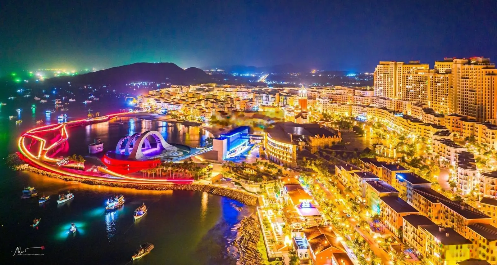 Bán gấp căn góc 2pn - view biển - sổ hồng lâu dài - bàn giao full nội thất - giá 5 tỷ 0919 755 ***
