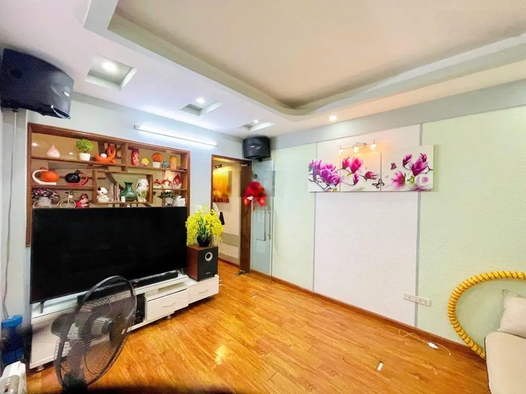 Hiếm - bán nhà phố Kim Đồng - ngõ rộng - nhà đẹp - thang máy - ô tô đỗ cửa - ở cho thuê rất tốt