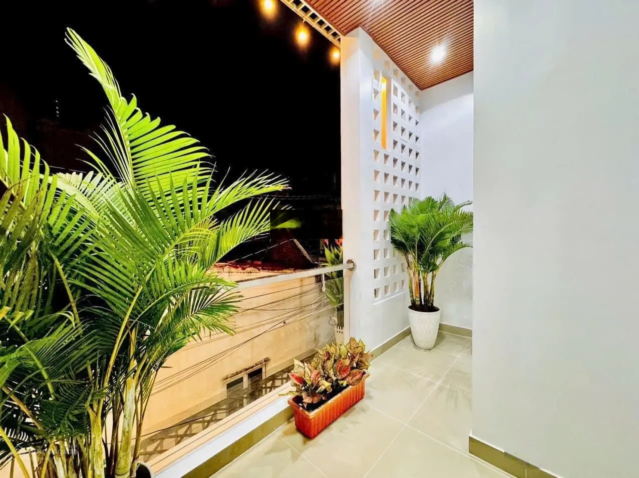 Cực hiếm! Nhà 35m2 Lý Chính Thắng, P8, Q3. Xây 2 tầng, giá 1 tỷ900 sổ hồng riêng