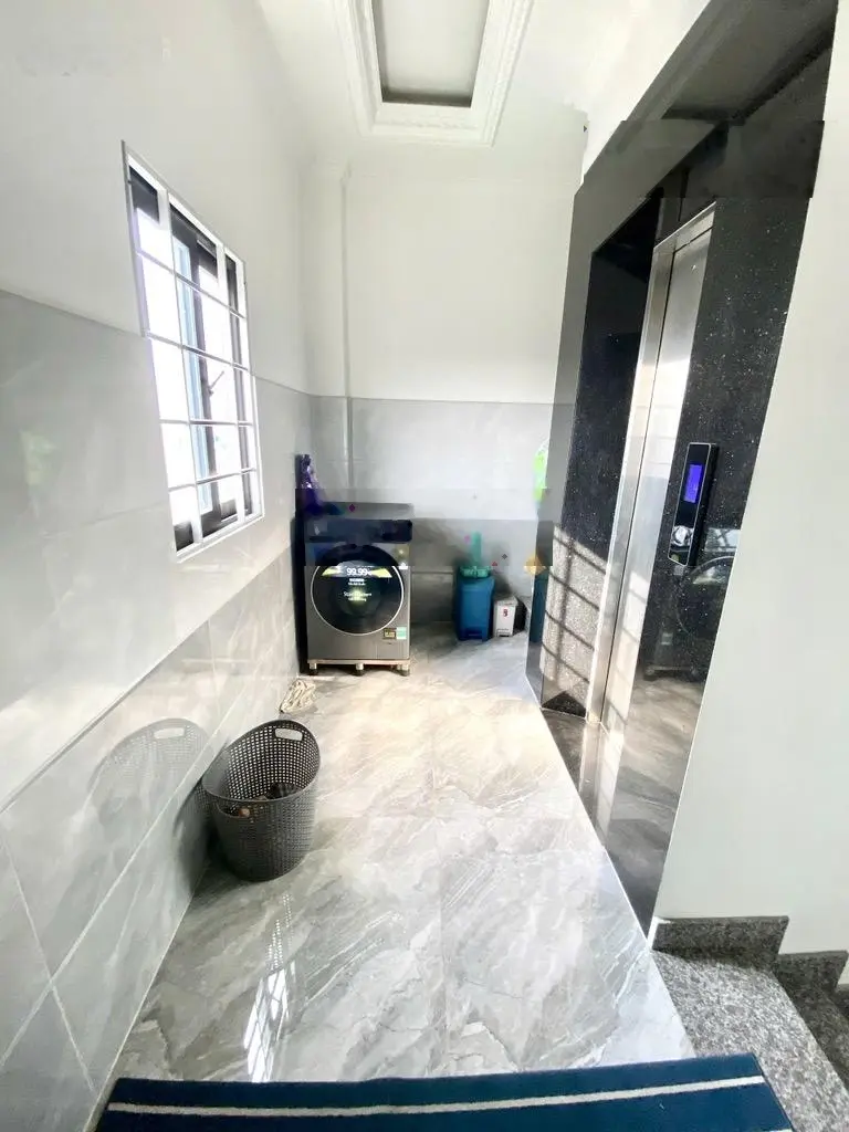 Nhà 6 tầng có thang máy mặt tiền đường Trương Thị Hoa, P TTH, Q12, DT 74,8m2 (4,3mx17m), giá 11tỷ