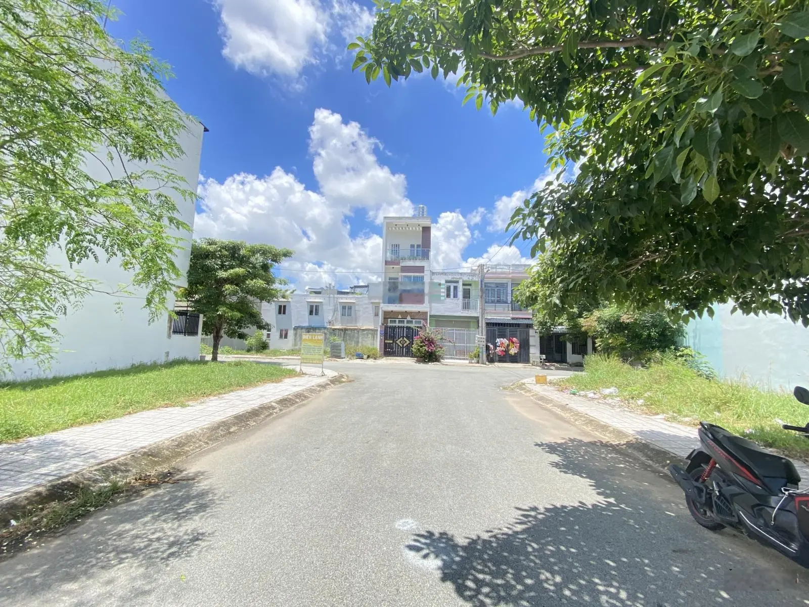 Bán đất Cát Tường Phú Sinh giá rẻ khu nhà nhiều DT: 4x14,3=57,2m2 SHR. Giá: 960tr bao sang tên