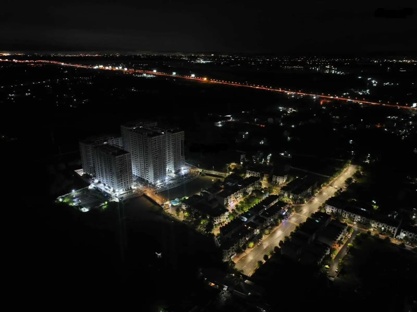 Bán căn MT Eastmark City 65m2 tầng 8, giá 2,5 tỷ chênh 250tr, bao thuế phí