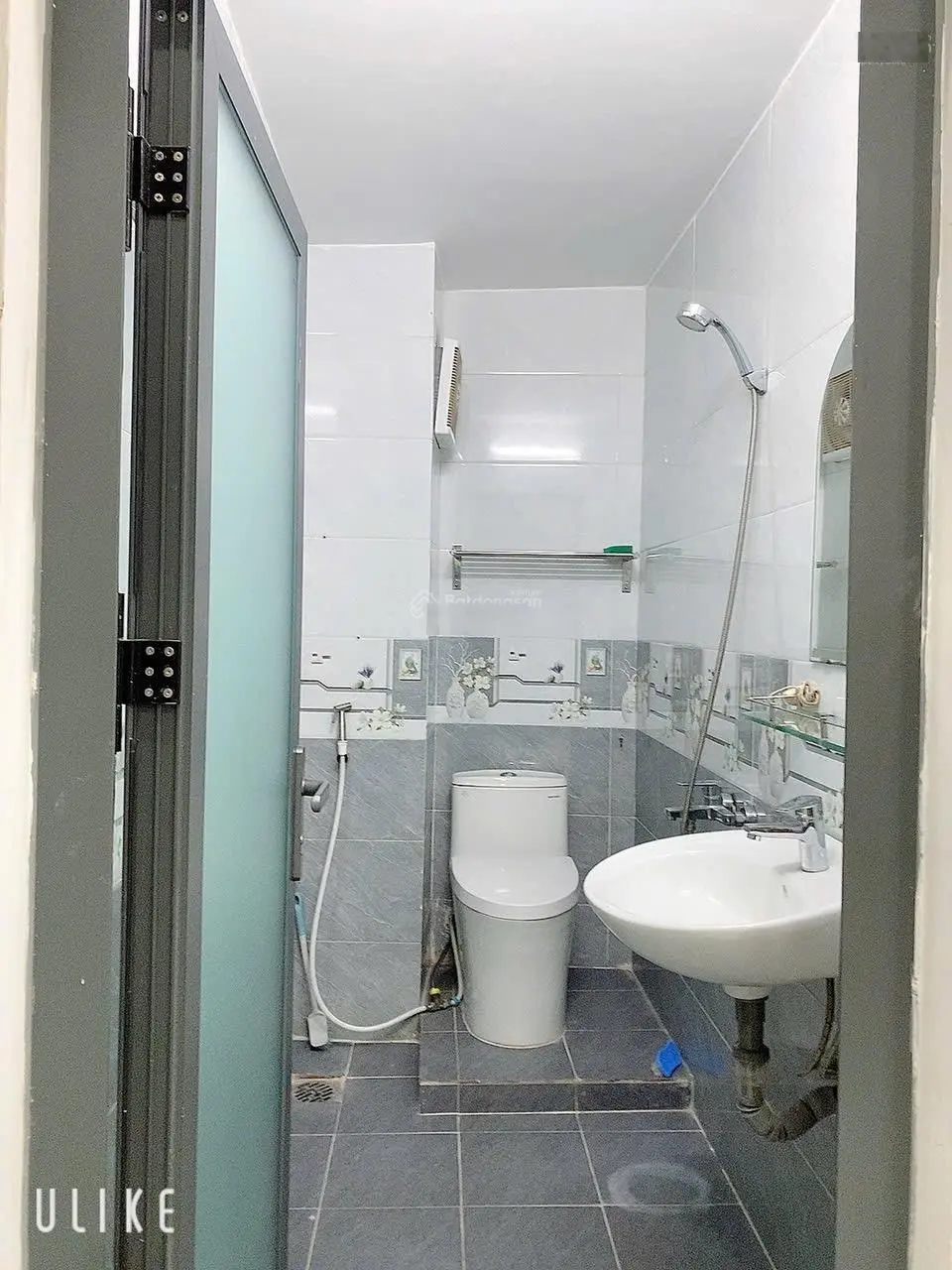 Bán nhà lầu mới đẹp sổ hoàn công nhà 2 mặt tiền lộ ô ô tiện ở kinh doanh nhà, gần Vincom Hùng Vương