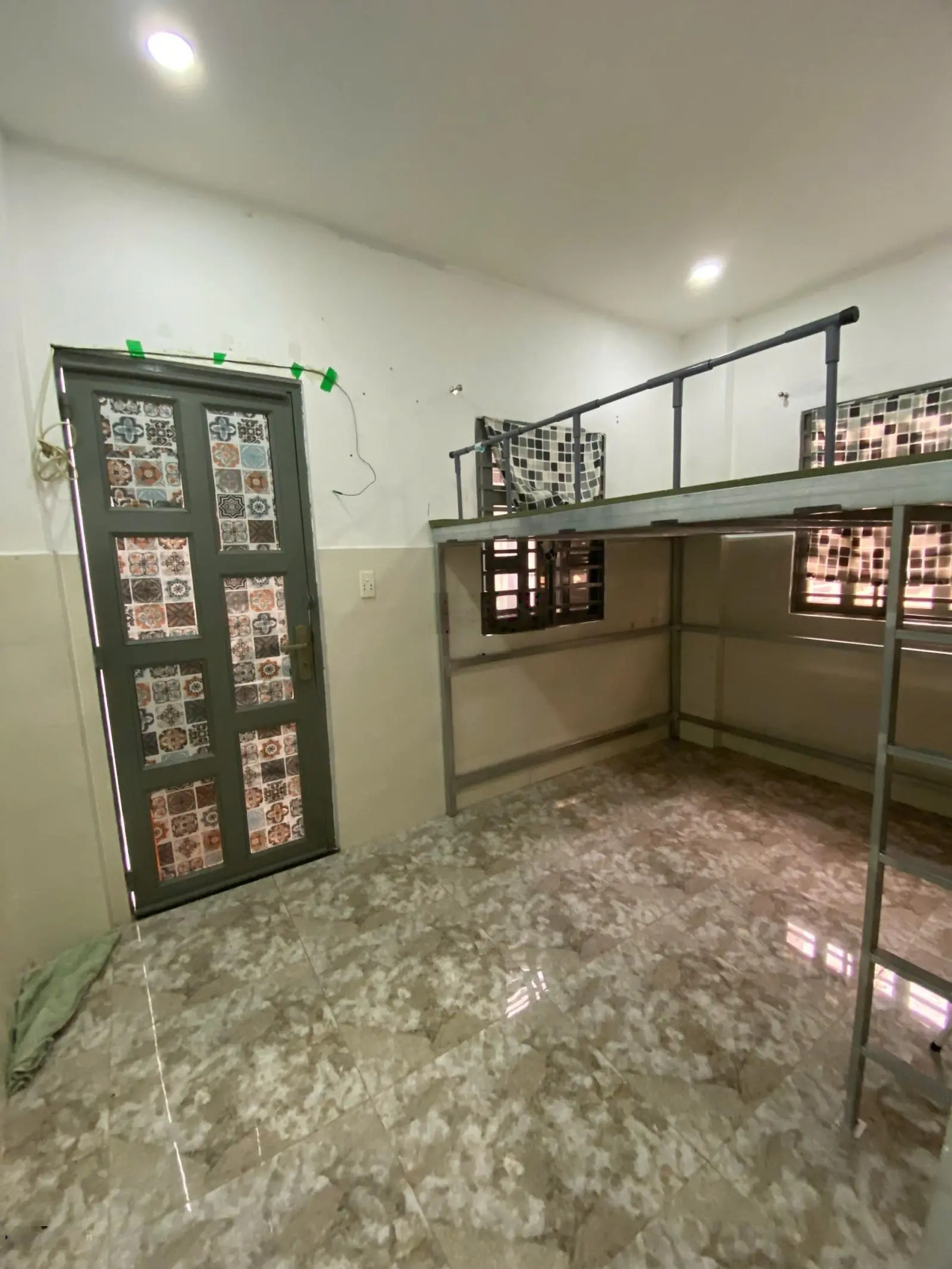 Bán nhà 2 tầng DT: 4,3x3,8m đường Trần Quang Diệu, P14, Quận 3, vị trí trung tâm Quận 3-giá 2,45 tỷ