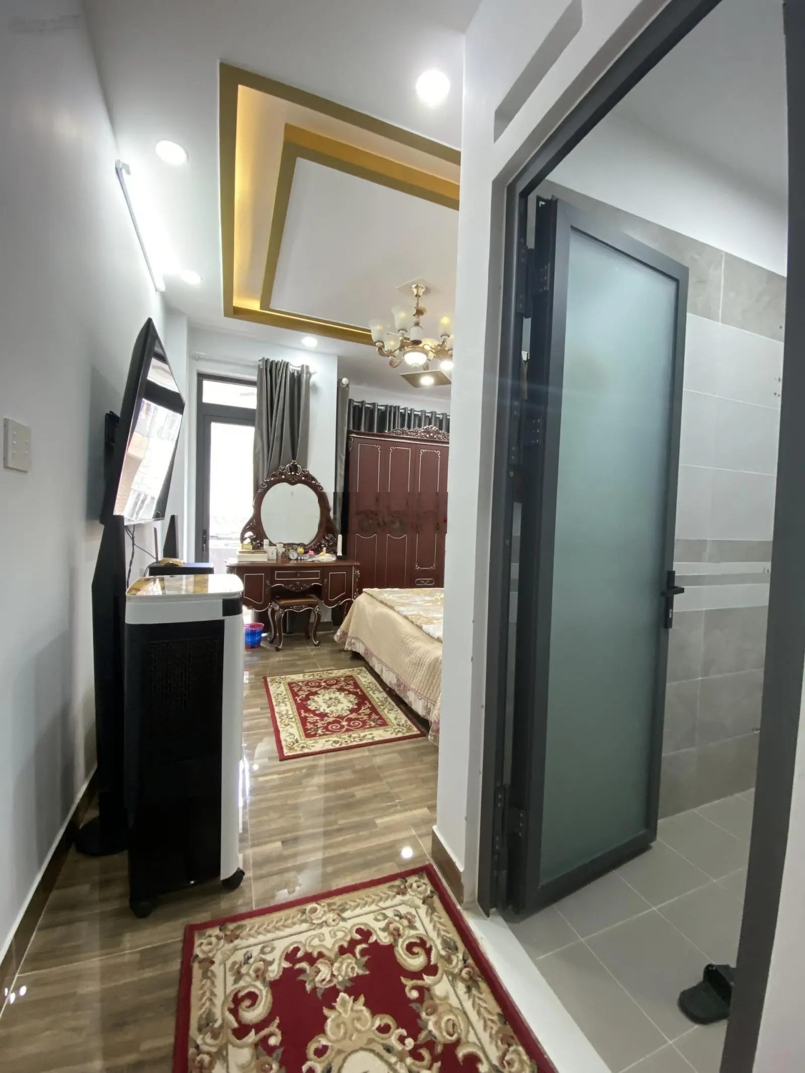 Bán nhà 3 tầng BTCT gần Nguyễn Duy Trinh, 4PN Master, xe hơi đậu trước nhà, giá chỉ 4.9 tỷ