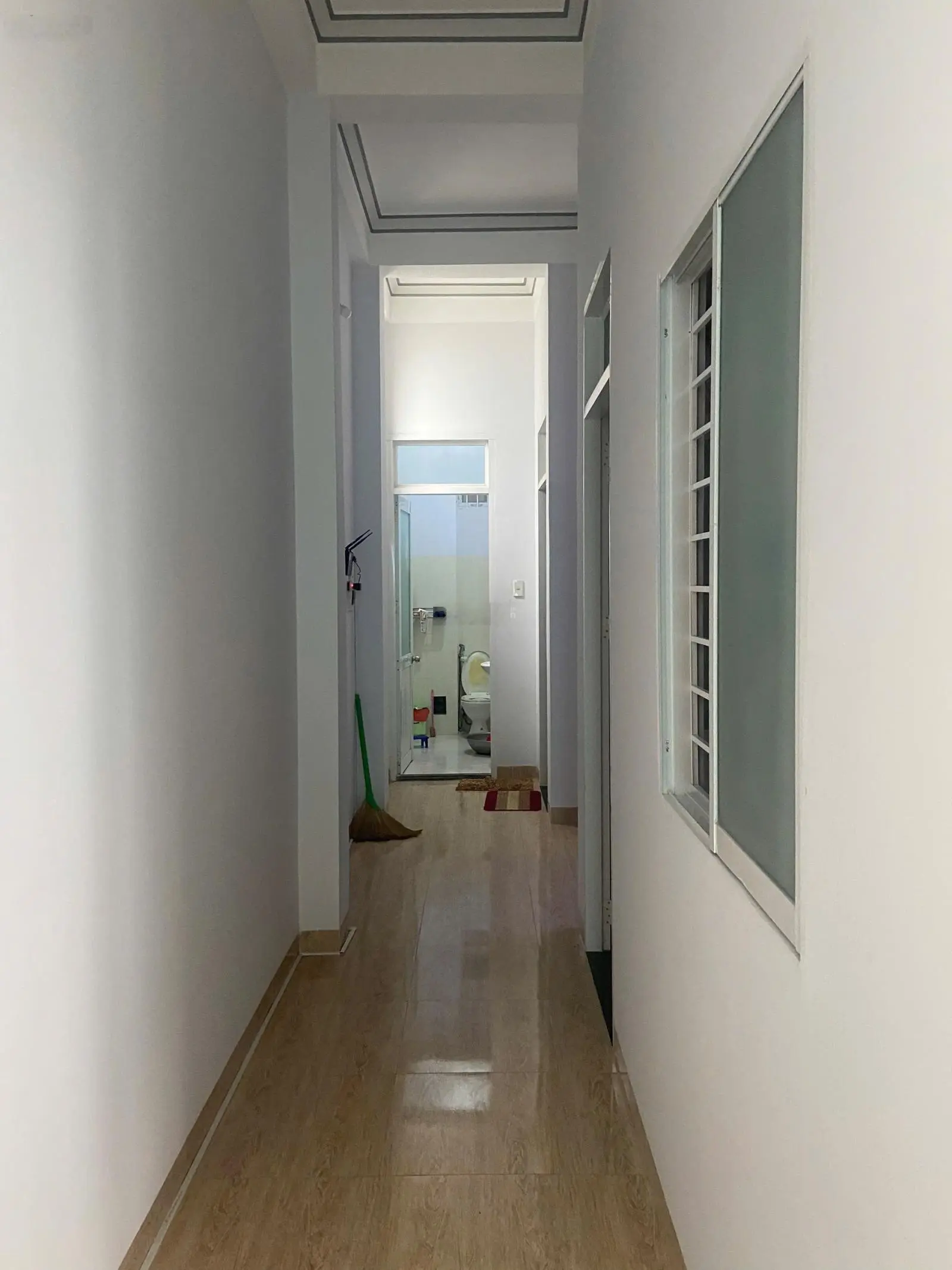 Nhà 3 tầng 65 m2 (DTSD 195 m2), ngang 5m, đường 10m đường thông, nội thất xịn giá 6.3 tỷ Phước Long