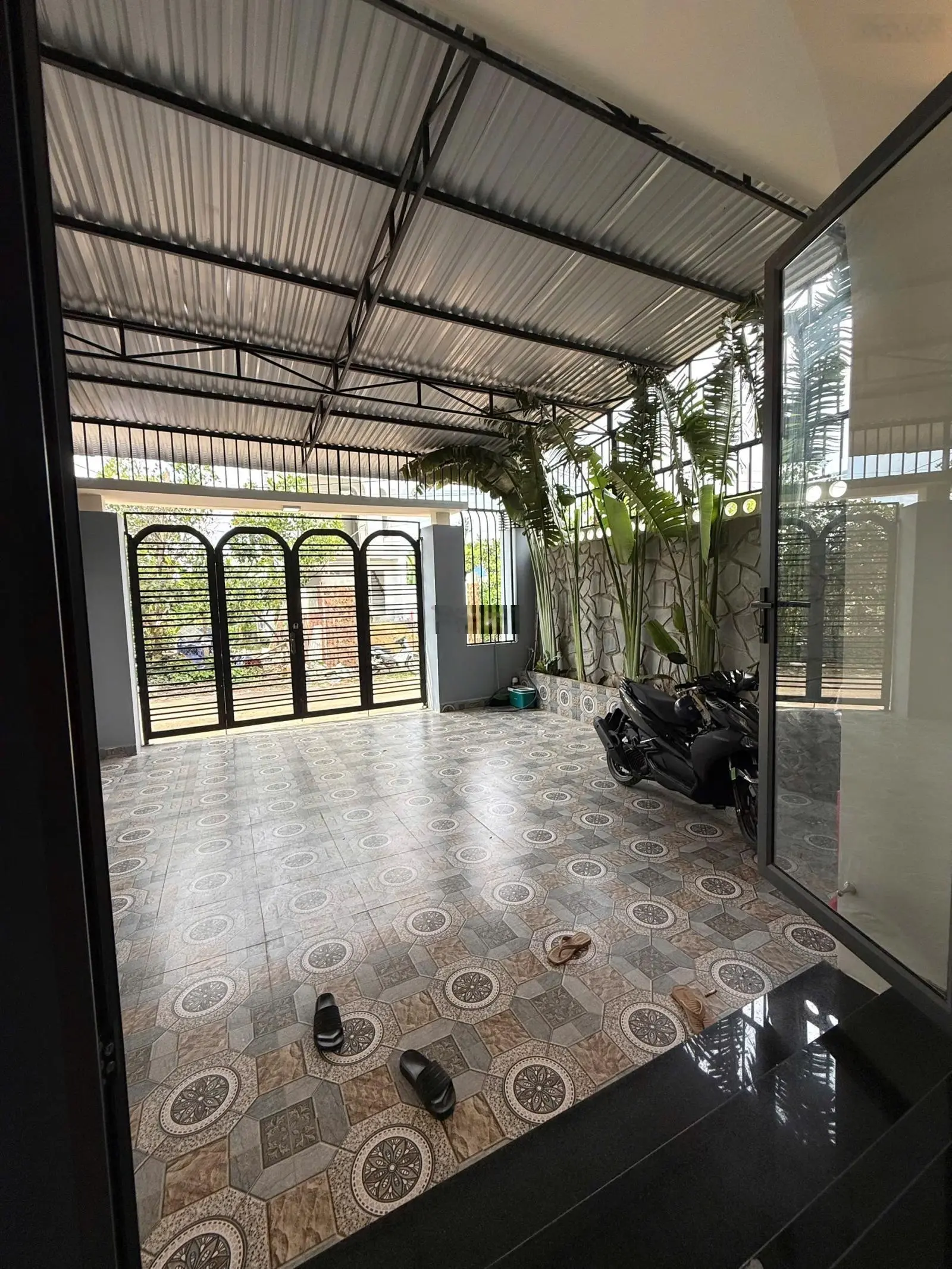 Bán nhà 6m x 30m full nội thất đường Y Wang ngay cổng chào Eakao