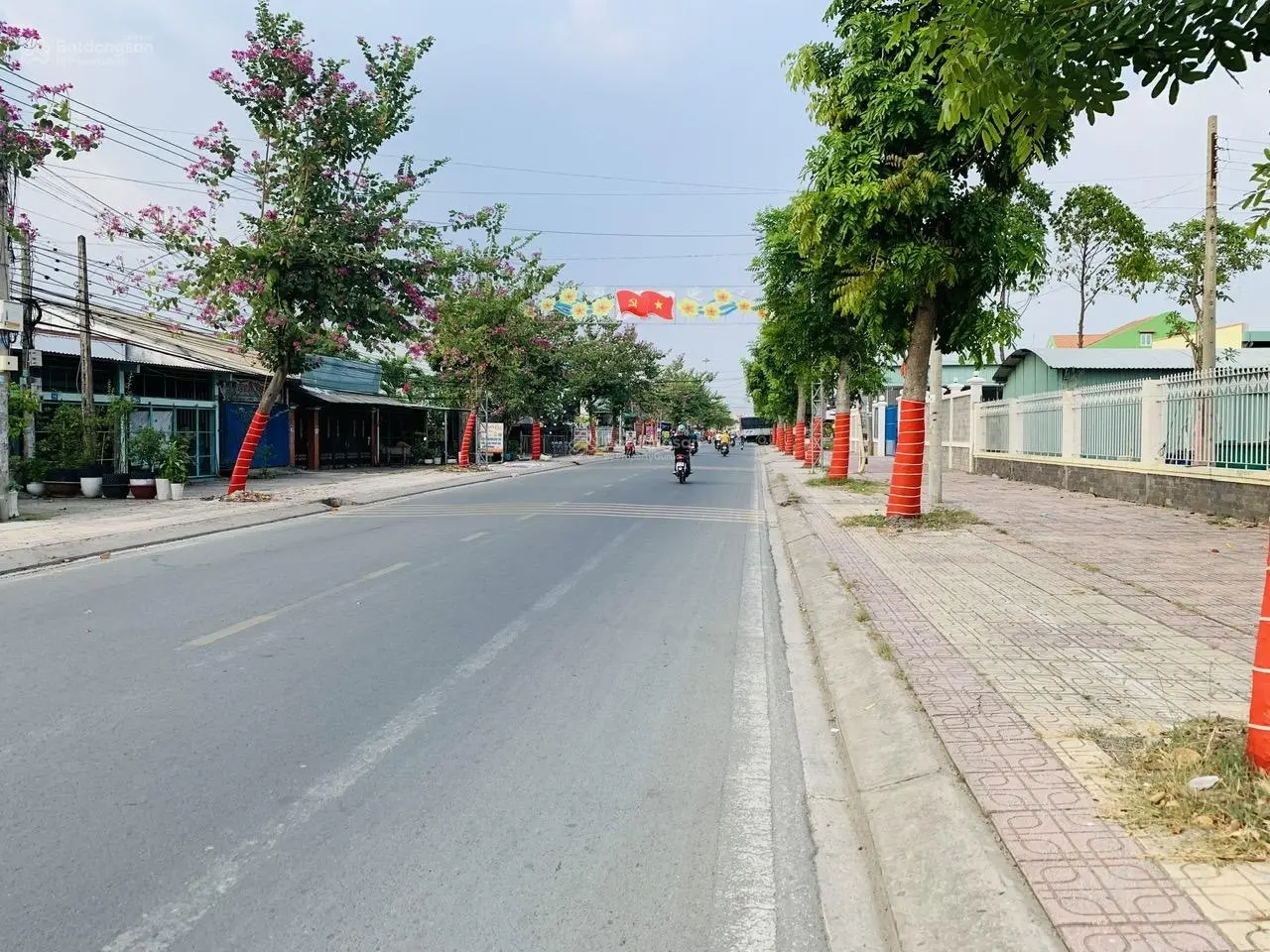 Bán gấp 2 lô thổ cư liên nhau TT Cần Giuộc, giá cực rẻ , ngang 5,9m , đường xe hơi , Giá Ngộp