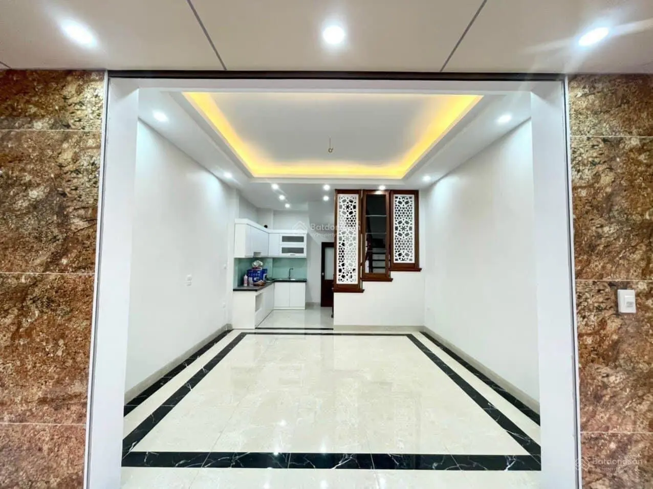 Bán nhà Lĩnh Nam 30m2x5 tầng, 4,6tỷ. 20m oto tránh, gần Sunshine, hồ Vĩnh Hoàng, cầu Mai Động