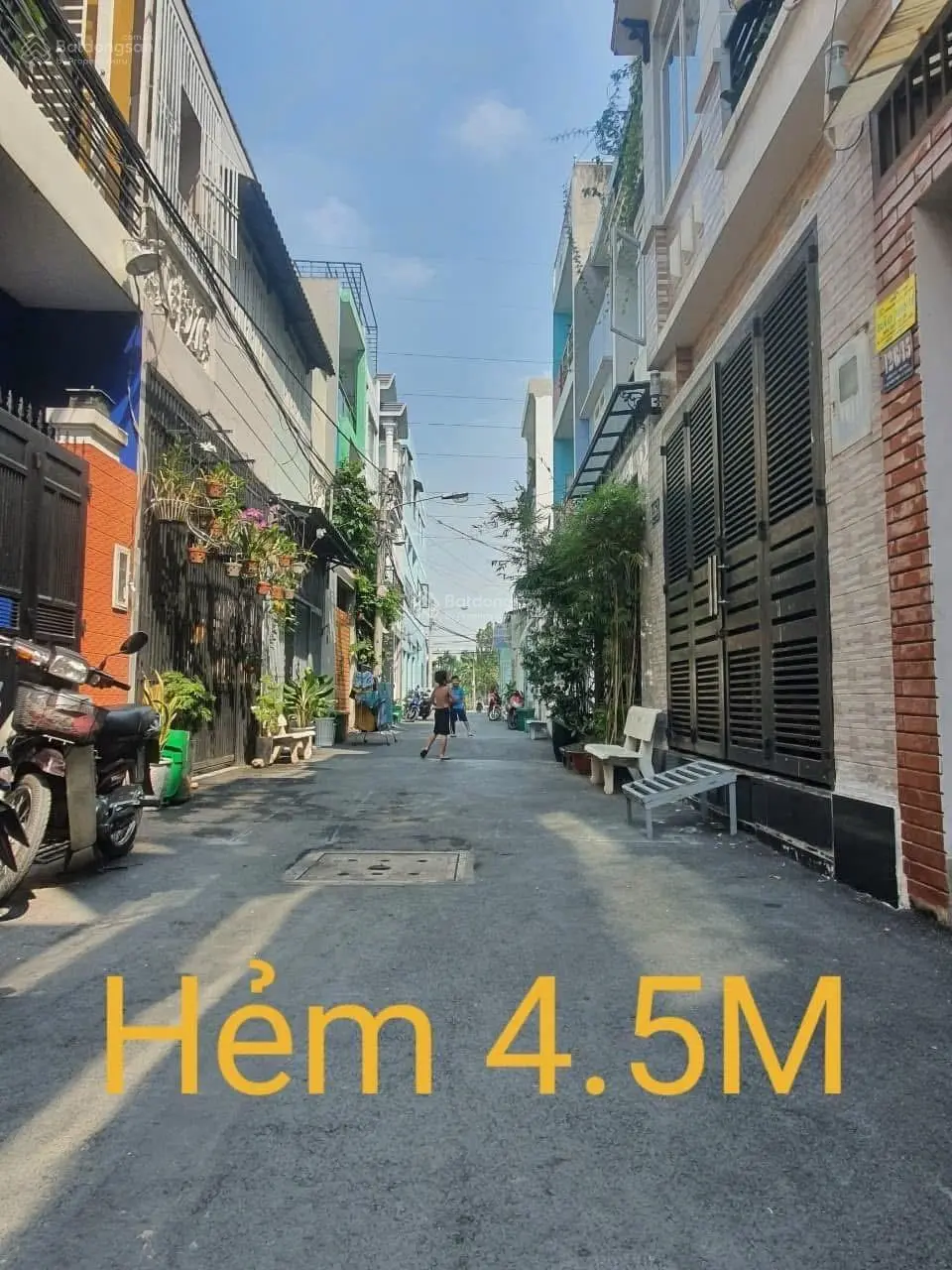 Bán nhà 1 trệt 2 lầu tum, 4PN, 5WC, sân thượng, tặng full nội thất, giá 6,98tỷ.Lh 0389 979 ***