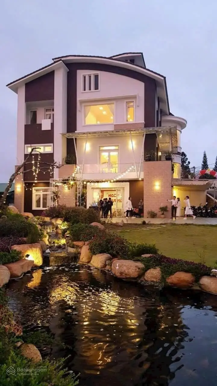 Bán biệt thự 2 mặt tiền đường đông tĩnh, phường 08, tp đà lạt. dt: 955 m2 , giá: 40 tỷ. 0908 748 ***