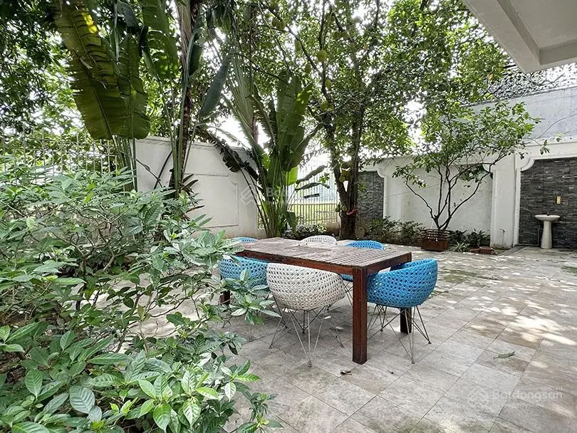 Bán biệt thự sân vườn tại Ciputra, 324m2, 4 phòng ngủ, nội thất cơ bản