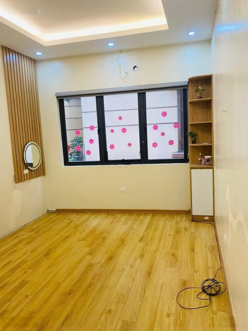 Bán gấp nhà riêng phố Hào Nam 34m 5 Tg MT 3,6m hơn 6 tỷ gần phố 2 mặt thoáng full nội thất.