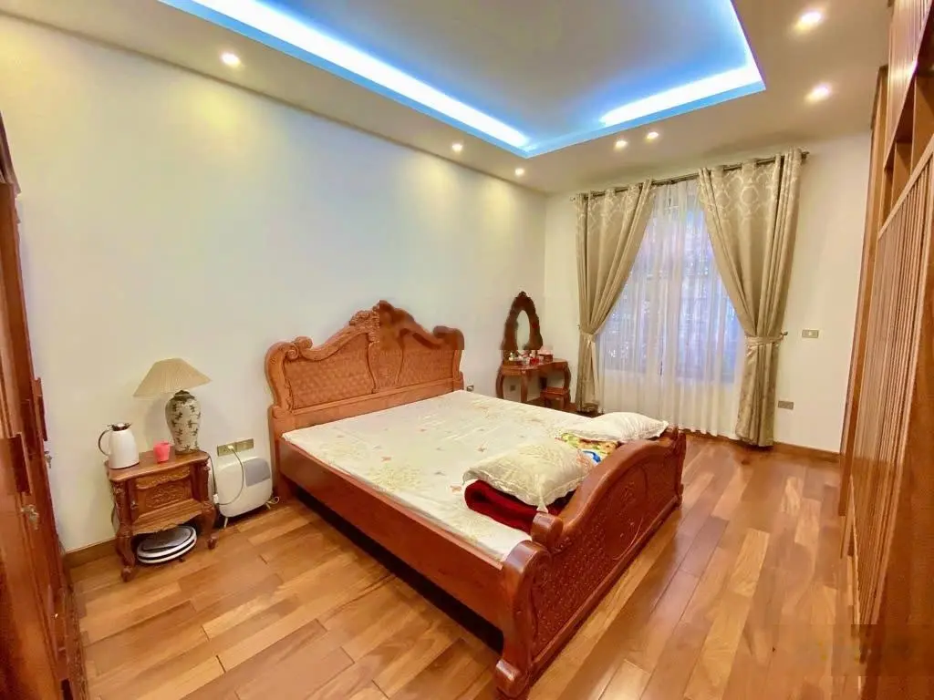 Bán gấp nhà Phố Vương Thừa Vũ, Khu phân lô quân đội, Ngõ ô tô tránh, lô góc 3 thoáng,83m x4T, 20 tỷ