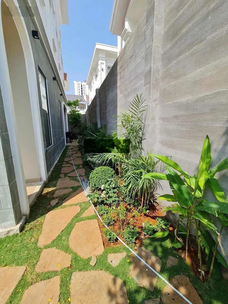 Bán biệt thự đơn lập 5PN, 6WC, 270m2, 15x18, full nội thất gần ngay Đ. Liên Phường, Phước Long B