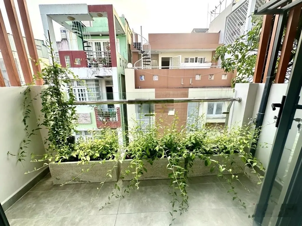 Nhà mới, hẻm 5m, nở hậu - Nguyễn Đình Chiểu - 33m2, 4 tầng - nhích 8 tỷ