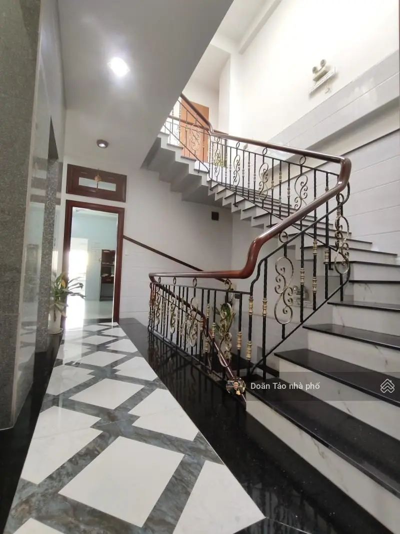 Ngộp bank giảm chào 15 tỷ chỉ còn 37 tỷ - biệt thự mặt tiền Kinh Dương Vương 267m2, 5T thang máy