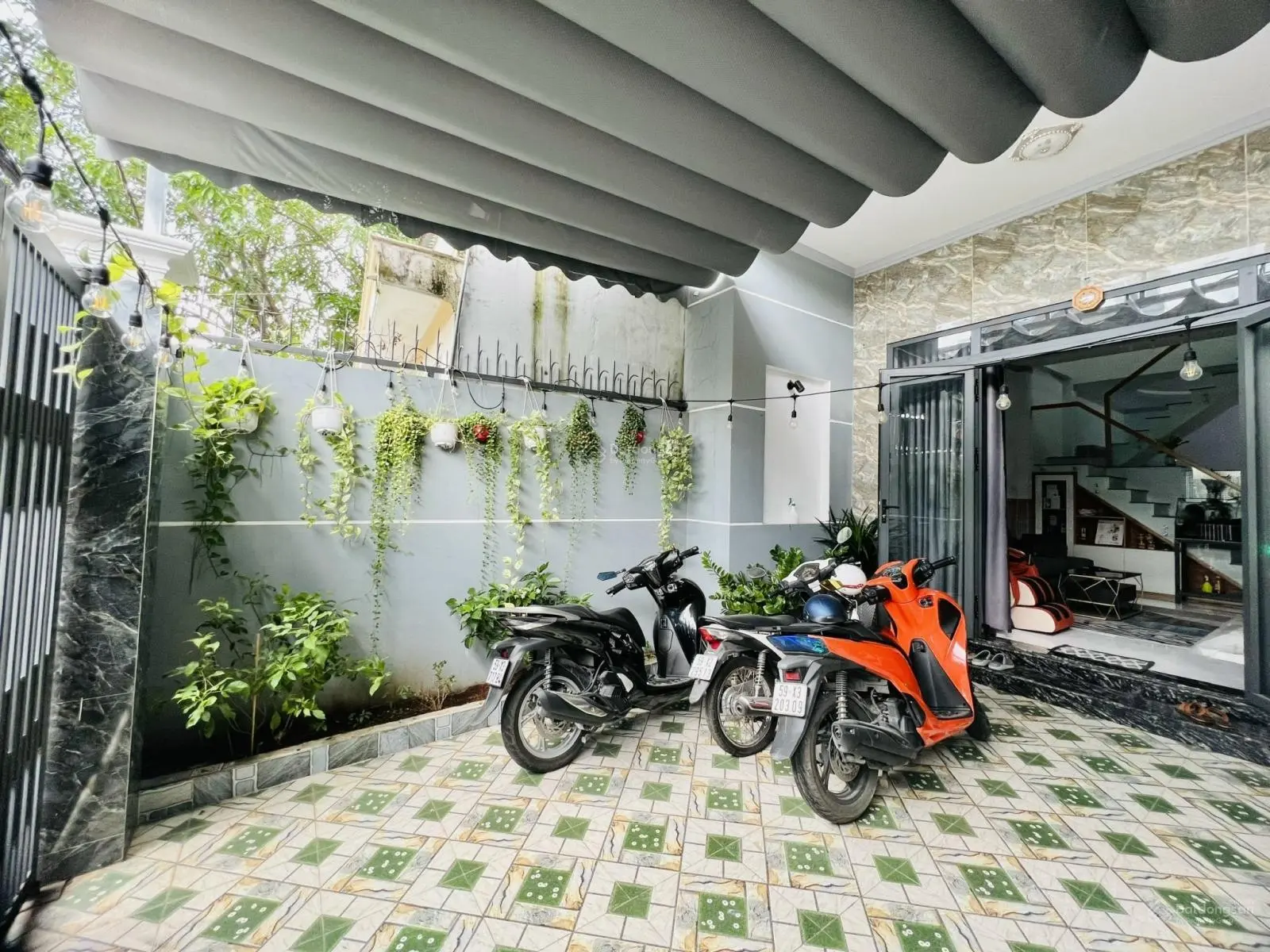 Cần bán căn nhà mới, 1 trệt 1 lầu gần chợ, hồ bơi Phương Nam. Sổ riêng thổ cư giá chỉ 2 tỷ 850