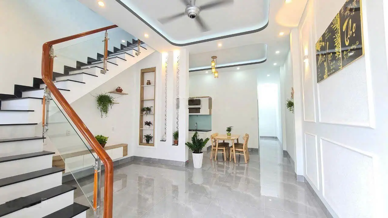 Bán nhà mới trung tâm TDM. Giá chỉ hơn 2 tỷ. Đường nhựa 5m