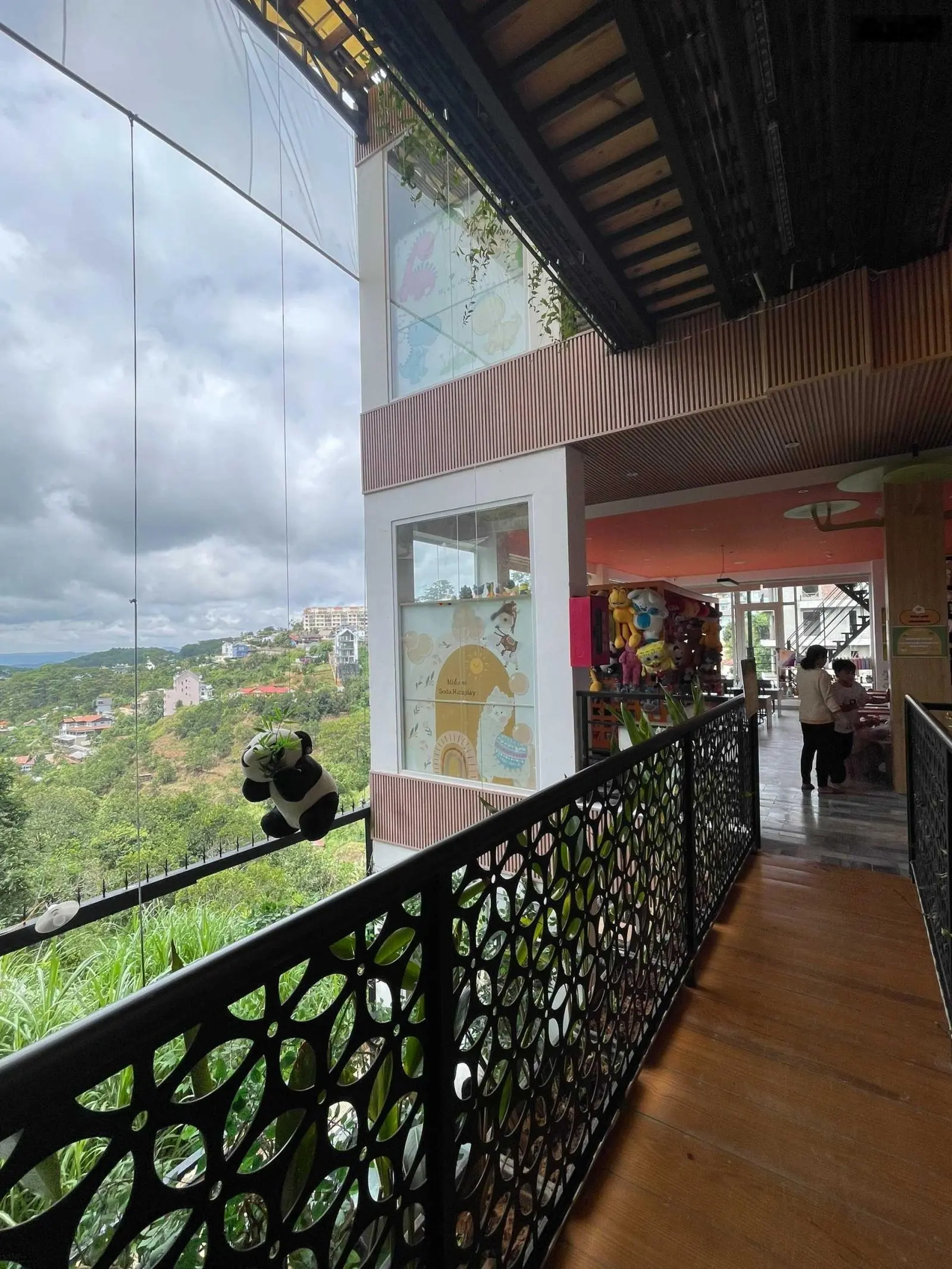 Khu vui chơi cafe 3 tầng view thông P10, Đà Lạt, D.Thu 250 tr/tháng, giá 15.9 tỷ TL mạnh