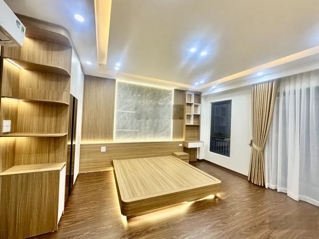 Bán nhà Cổ Linh hơn 10 tỷ - 6 tầng - full nội thất - thang máy gara ô tô pháp lý chuẩn, sổ vuông