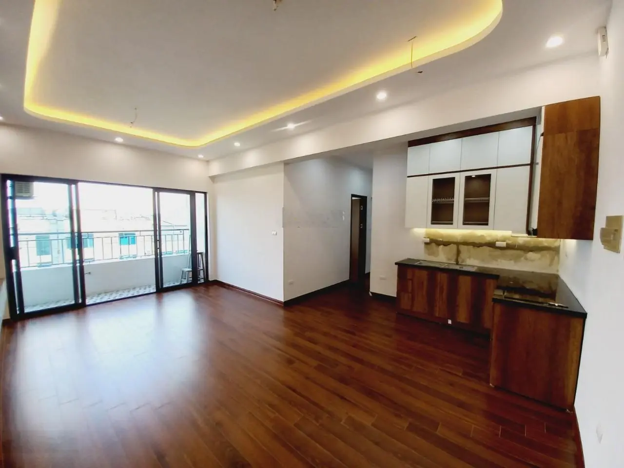 Bán căn hộ chung cư Nơ 1A Linh Đàm sổ đỏ 81m2 có 3 phòng ngủ, ban công view hồ