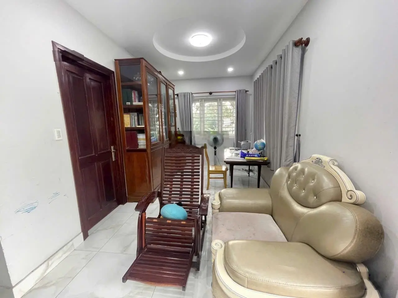 Chủ đi xuất cảnh cần bán gấp biệt thự mặt tiền đường 835 P. Phú Hữu, Tp. Thủ Đức 9.5mx20m, 13 tỷ