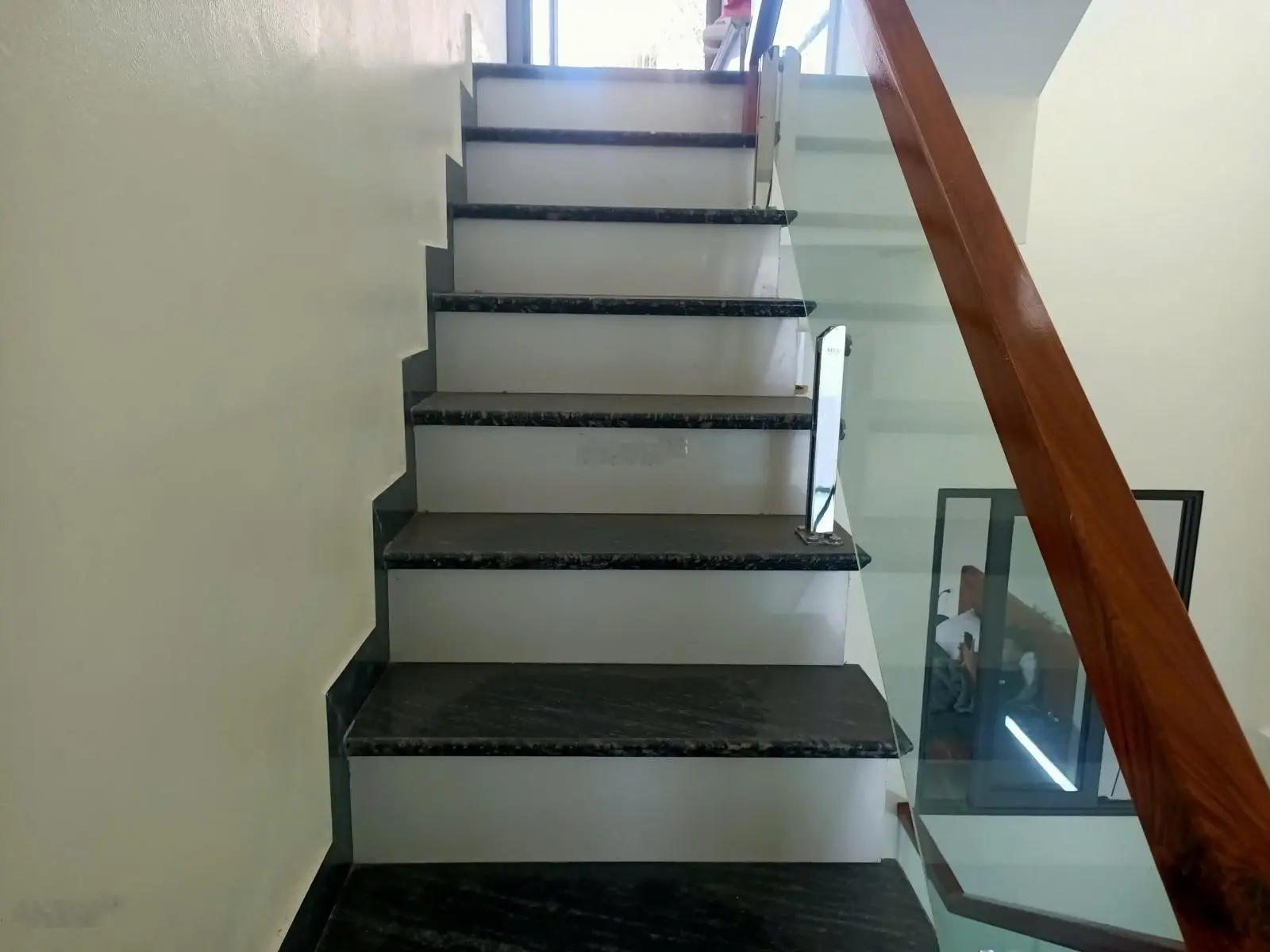 Hơn 3 tỷ, nhà 3 tầng hiện đại trung tâm thị trấn Đông Anh