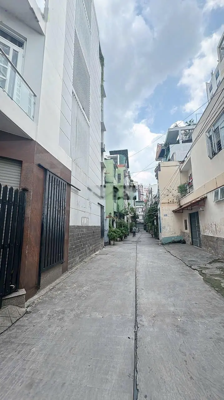 Nhà 1 trệt 2 lầu. DT: 4,6 x 12 (nở hậu 5m) CN: 56m2. Giá 6,5 tỷ