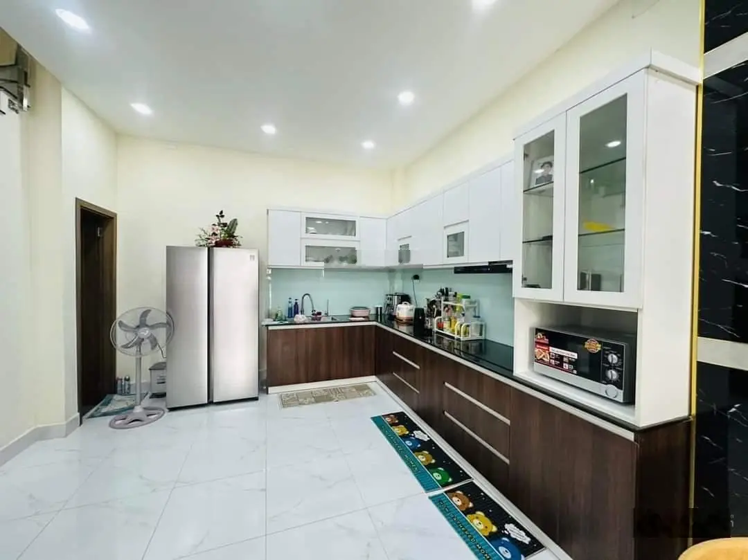 Nhà mới đẹp 4 tầng, đường 12m, Nguyễn Văn Quá. Ngay Giáo Xứ Chợ Cầu