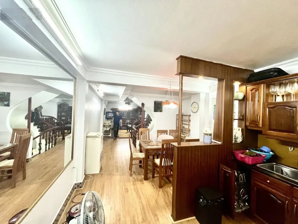 Nhà mặt ngõ chợ - oto tránh - kinh doanh ,cạnh trường học