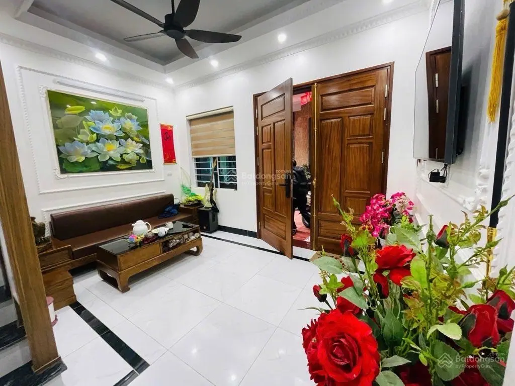 Nhà phân lô Nguyễn Đổng Chi. DT 37m2* 5 tầng, MT đẹp. Ngõ thông, sát phố, full tiện ích xung quanh