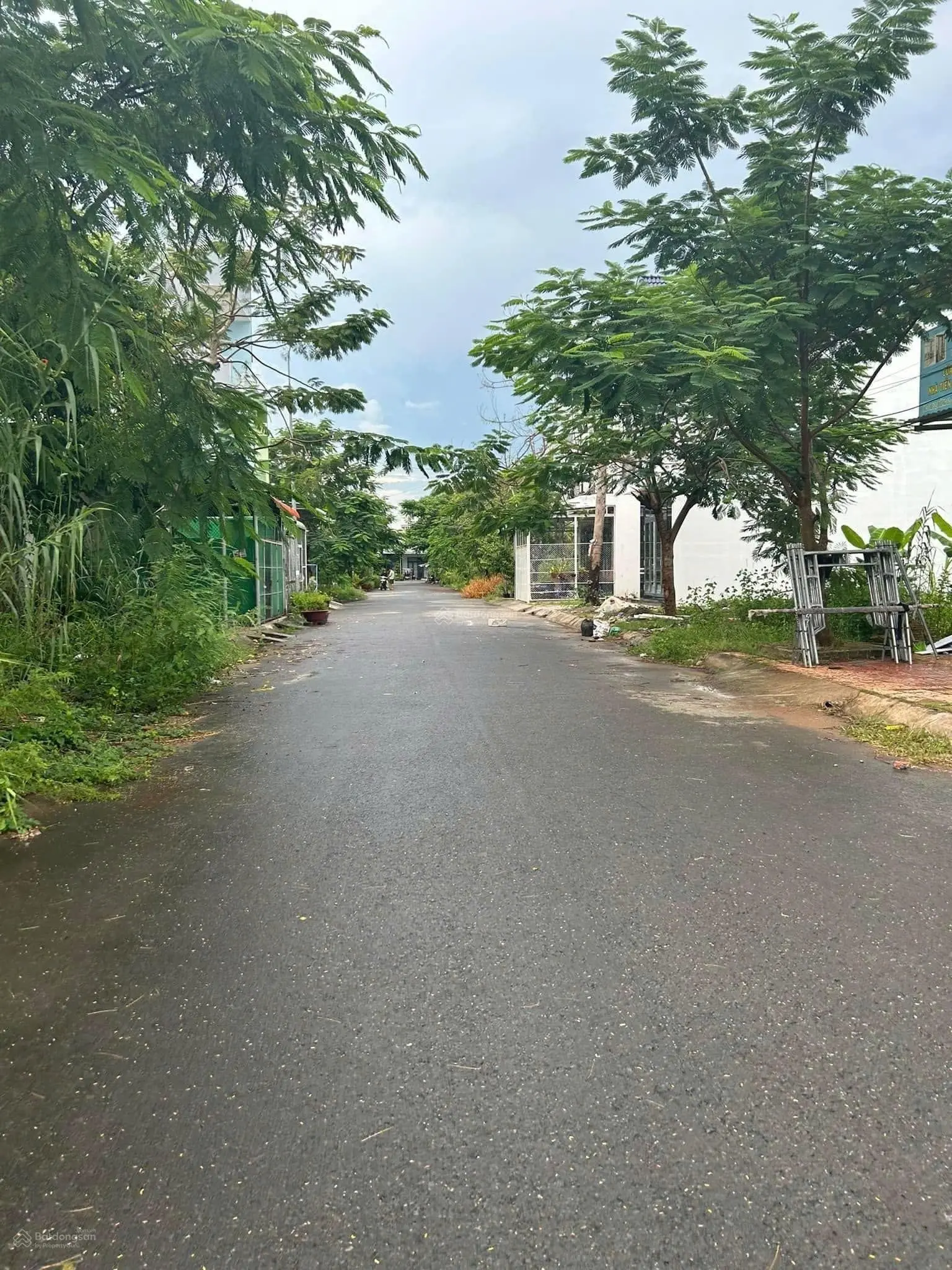 Cần bán đất mặt tiền đường Thầy Cai, P8, Tp. Bến Tre 180m2 sẵn 100m2 thổ, SHR, Đường oto