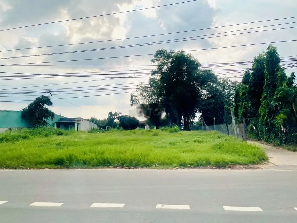 Sang lỗ góc 2 mt 27x45=(1200m2) đất sổ riêng-sát chợ-kcn giá 195 triệu