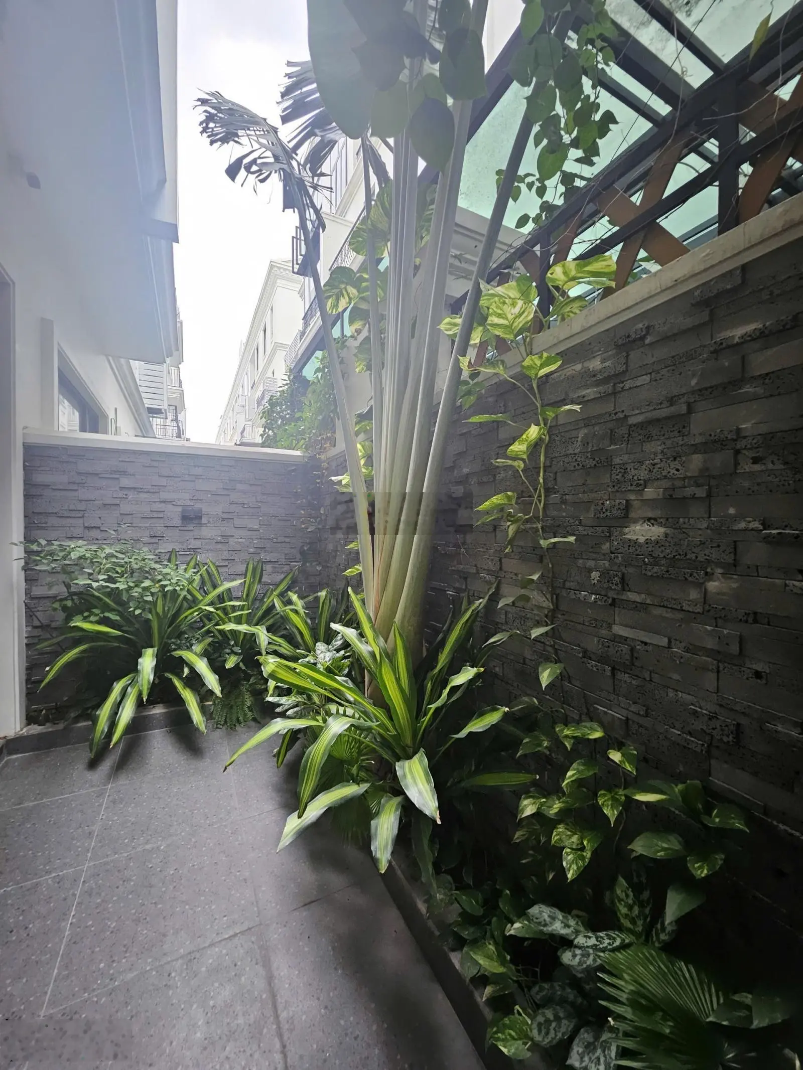 Bán căn liền kề 87,5m2 đã hoàn thiện full nội thất vị trí view công viên lh 0902 909 *** e vân anh