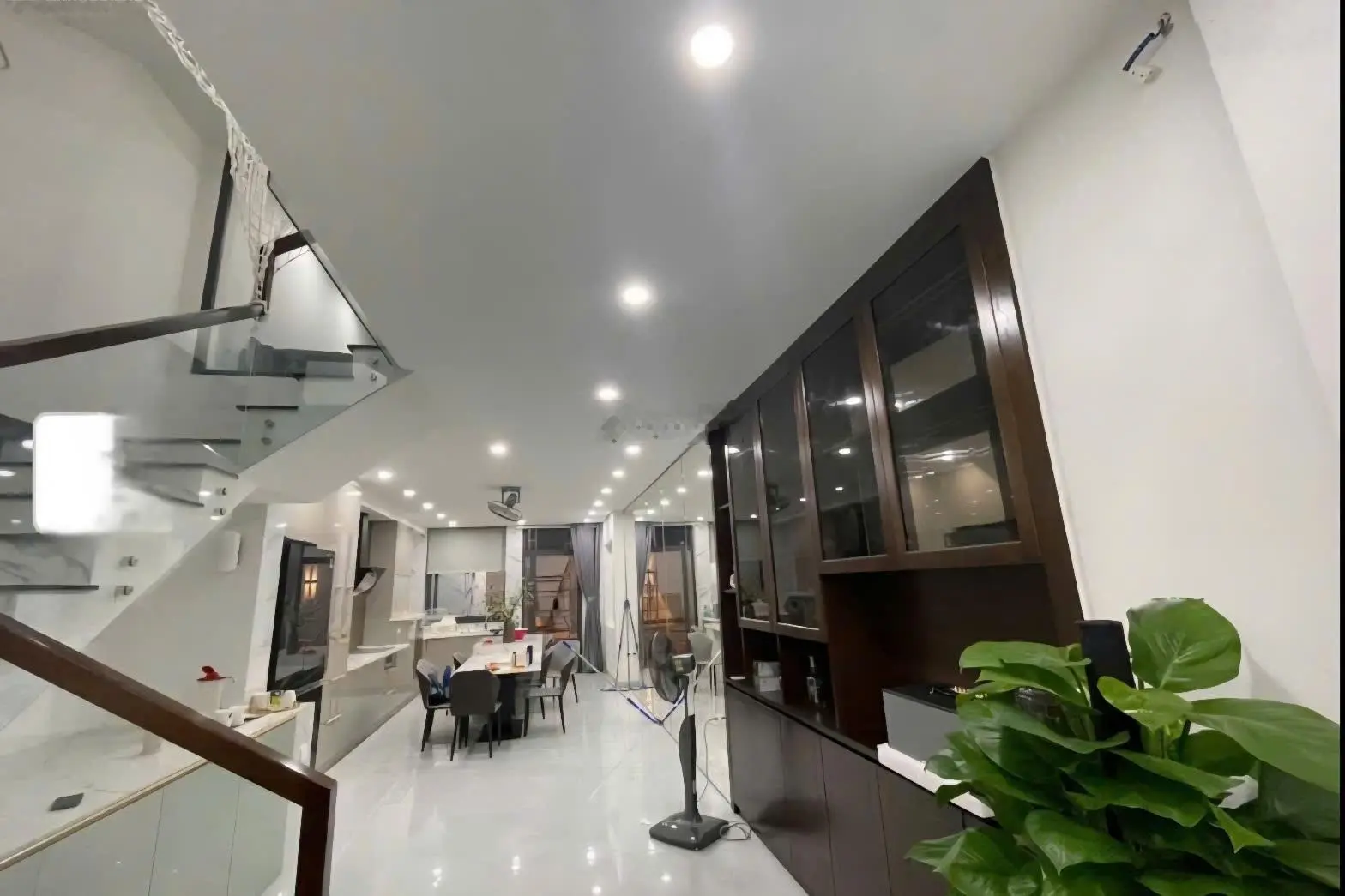 Giá sốc chỉ hơn 90tr/m2 cho căn nhà 3 tầng 140m2 nội thất xịn xò, MTKD sát Đỗ Xuân Hợp