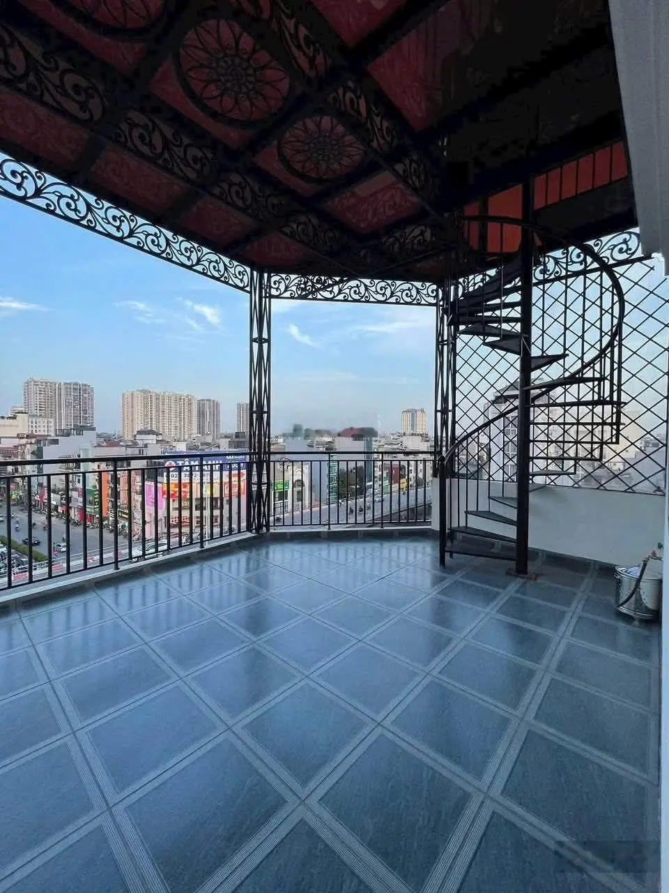 Siêu phẩm mặt phố nguyễn văn cừ, 50m, thang máy,vỉa hè rộng,kinhdoanh bất chấp