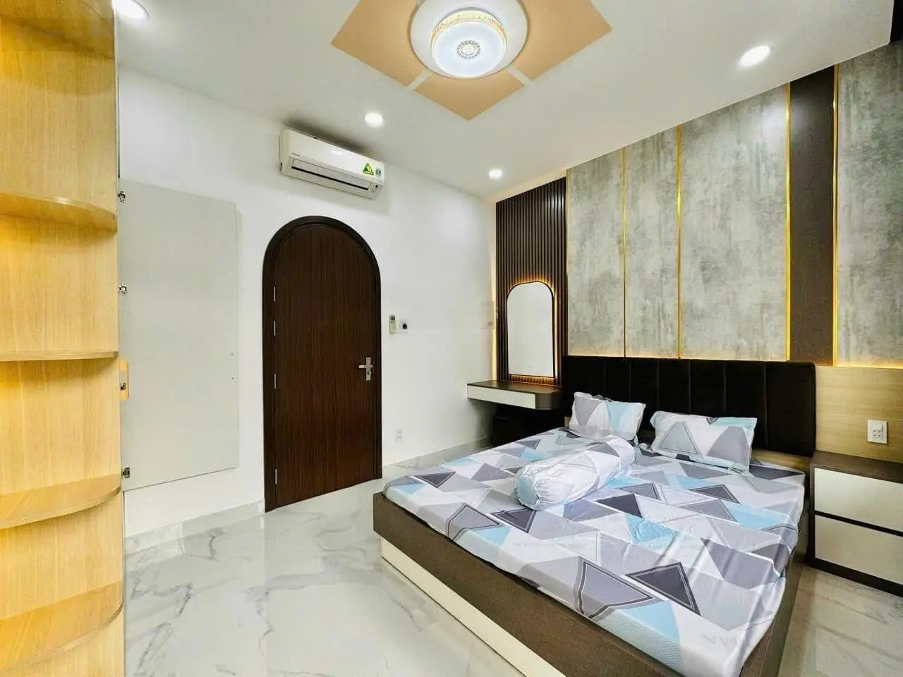 Chính chủ kẹt tiền bán gấp nhà đường Lò Siêu, phường 8, quận 11. Chỉ 2,65tỷ. Hẻm xe hơi. 0765069021