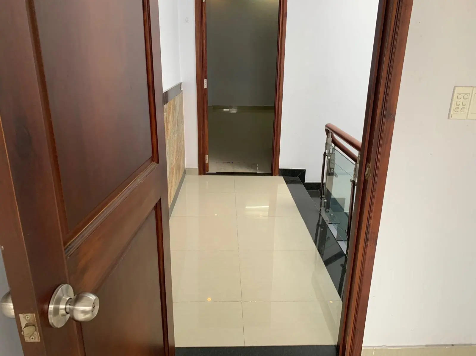 Bán nhà 3 tầngmặt tiền đường nhựa giá 5,7 tỷ, diện tích 188 m2, tại Phan Văn Hớn, Bà Điểm, Hóc Môn