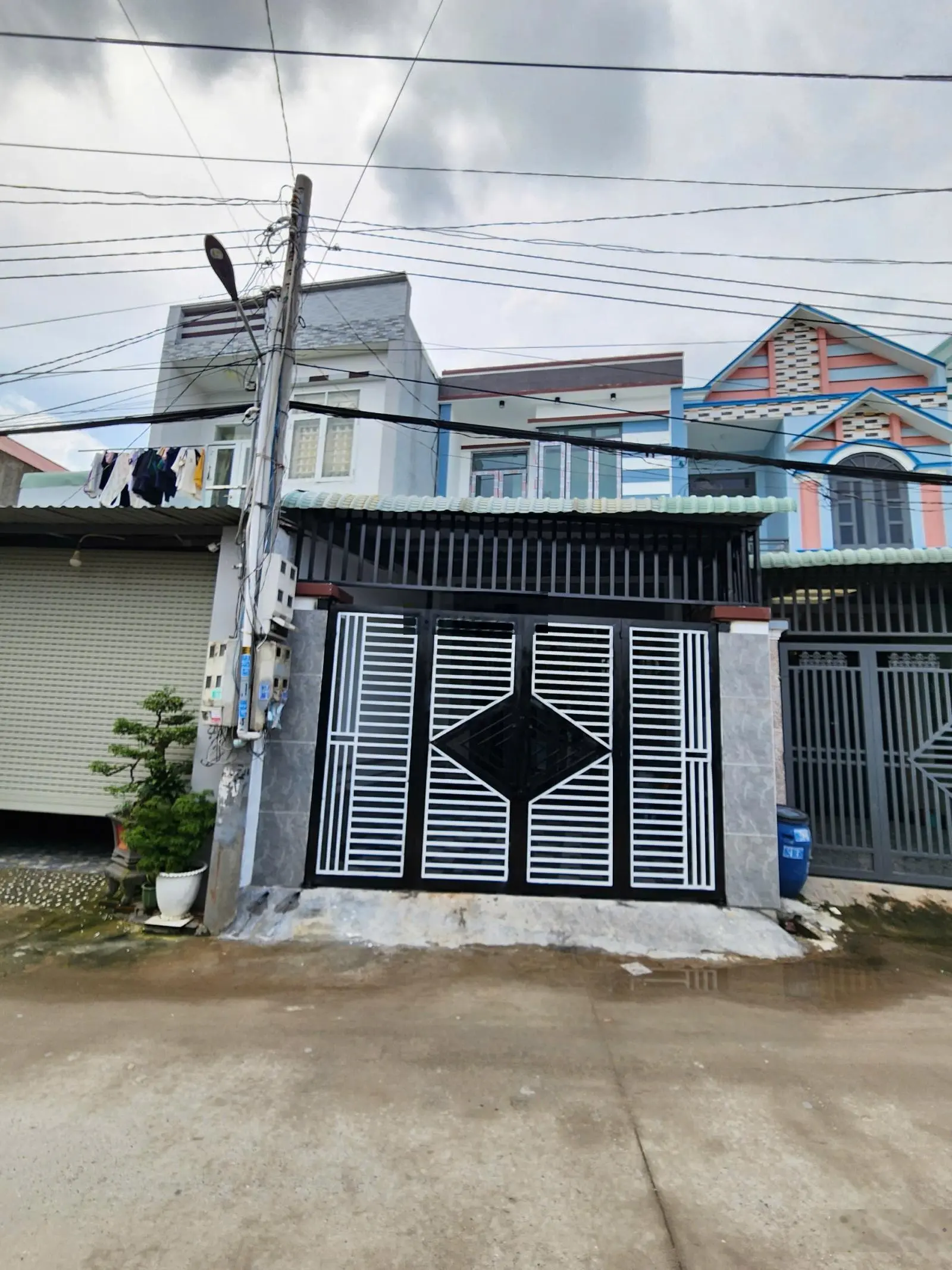 2,75 tỷ bán nhà MT kinh doanh 1 trệt 1 lầu gần ngã tư Miếu Ông Cù 500m, P. Bình Chuẩn, Tp. Thuận An