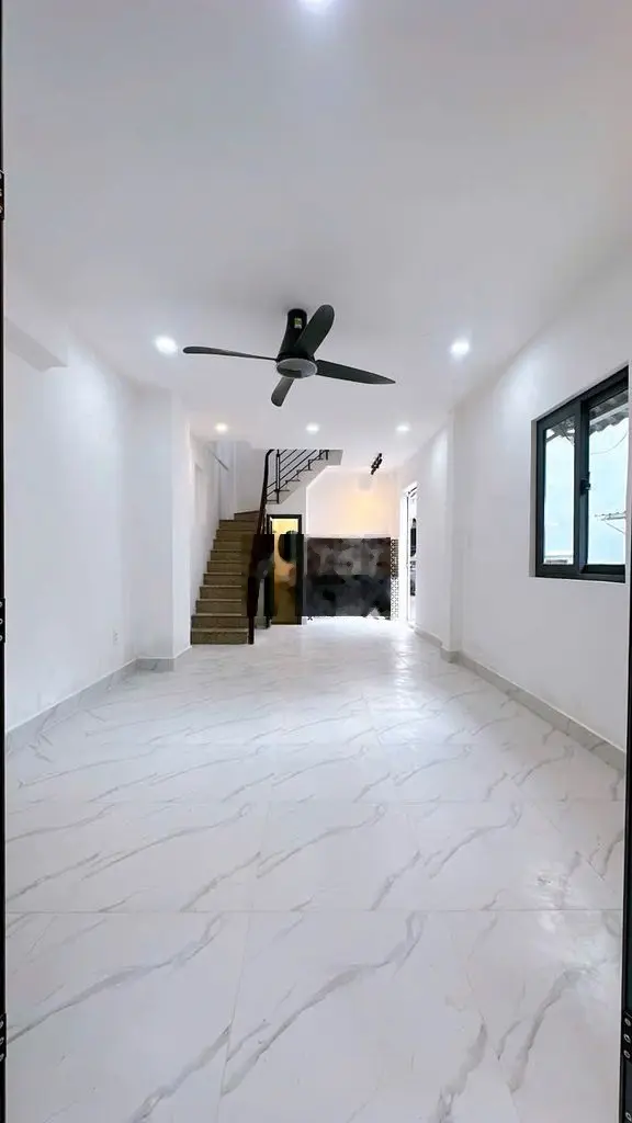 Bán nhà đẹp , 3 tầng , dt 3.6x8 , hẻm 4m , phường 4 Quận 4.