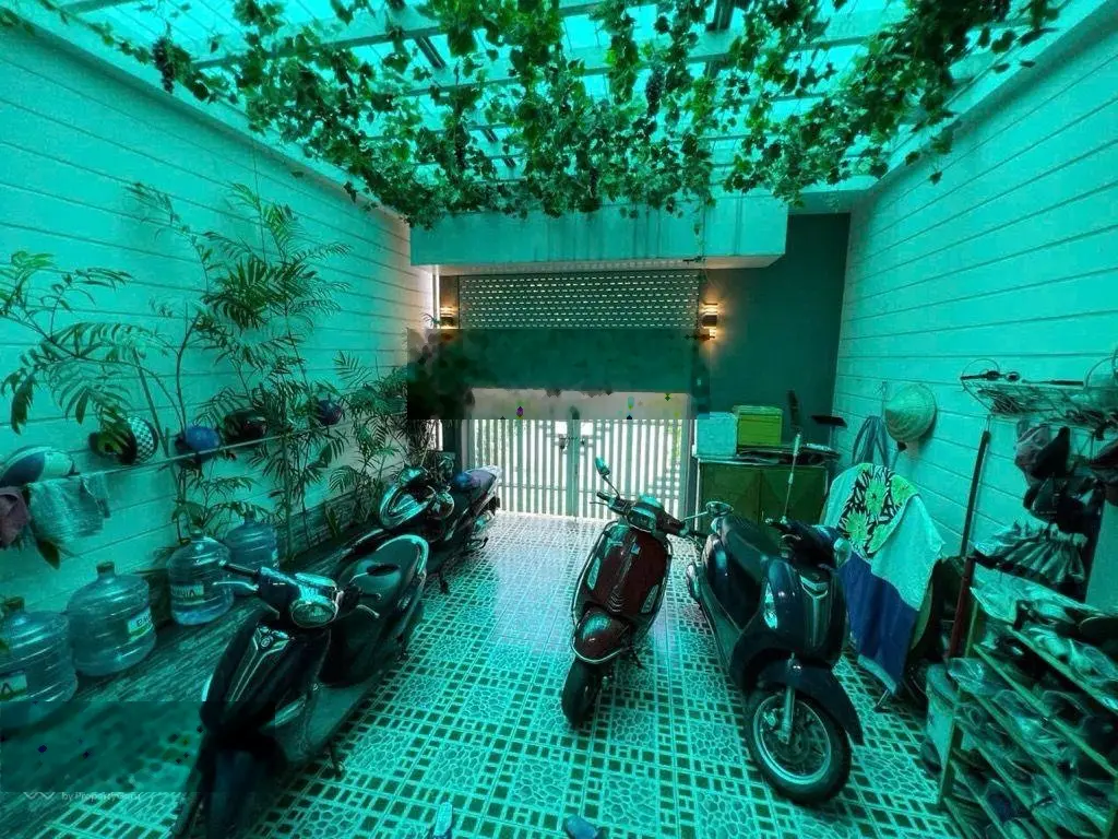 Nhà đẹp 4 tầng, hxh 8m thông, dt 100m2, ngang 5m, 4pn, tặng nội thất,gần kđt vạn phúc city, thủ đức