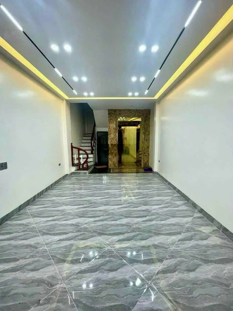 Bán nhà Thạch Bàn 39m2 x 6 tầng, thang máy, ngõ ô tô 4 chỗ vào nhà, gía 5,35 tỷ(có thương lượng)