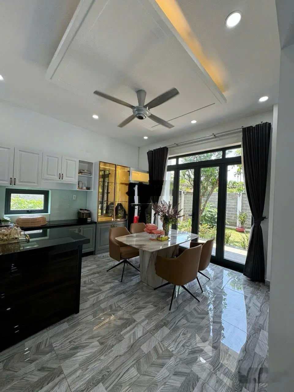 Biệt thư sân vườn nghỉ dưỡng Hóc Môn, hồ bơi, DT 35mx25m, đường 10m, diện tích 875m2, 5PN 6WC