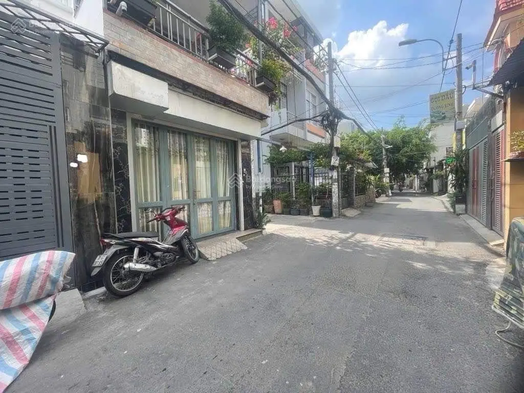 Nhà ngợp cần bán giá 2,45 tỷ VND tại Đường Bà Hom, Quận 6, đuờng vào 5m, SHR, công chứng trong ngay